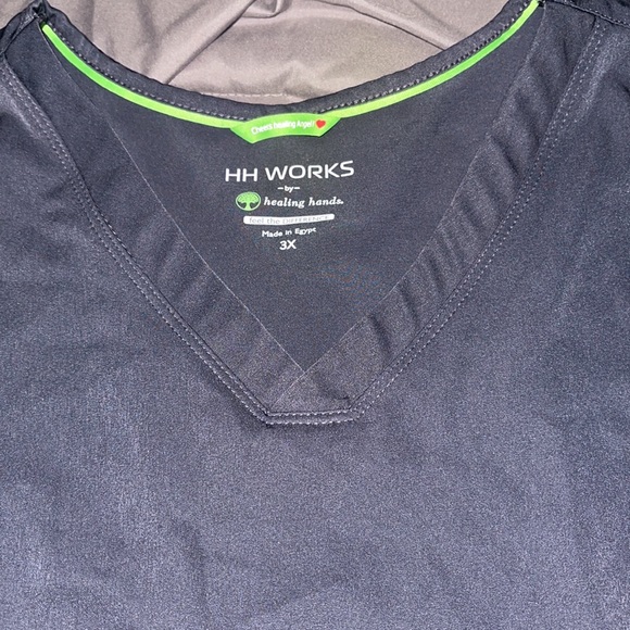 Gray scrub top. EUC - Picture 2 of 2